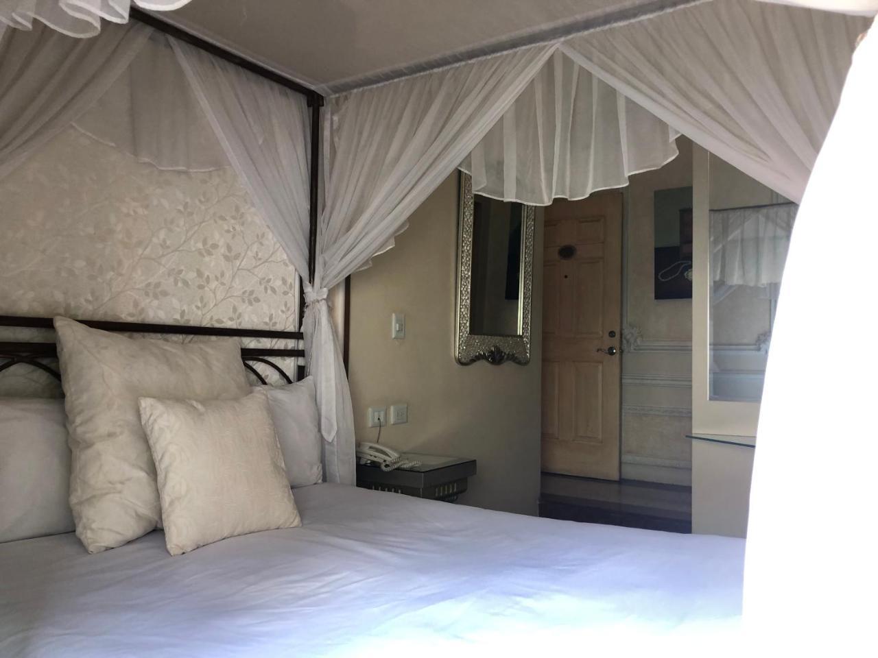 Hotel Elena 4*